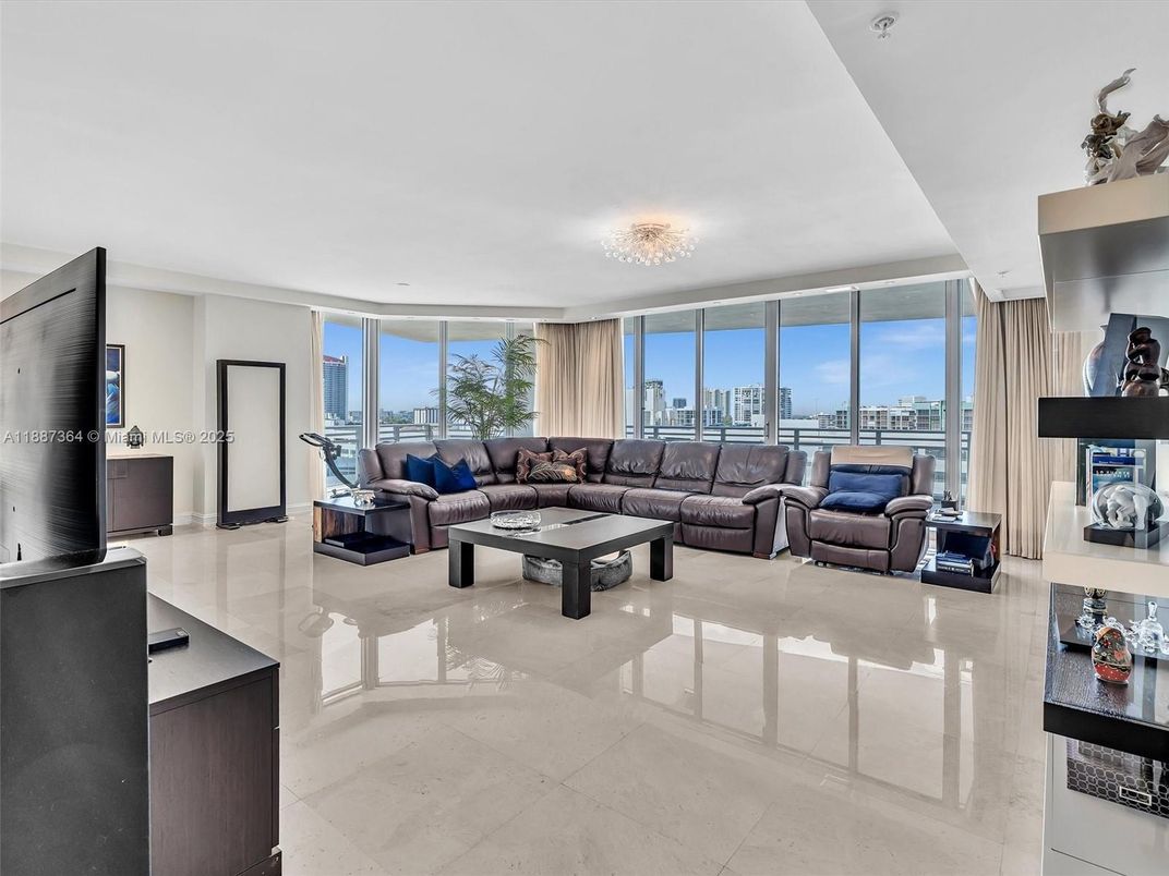 Interior, Living room, Water