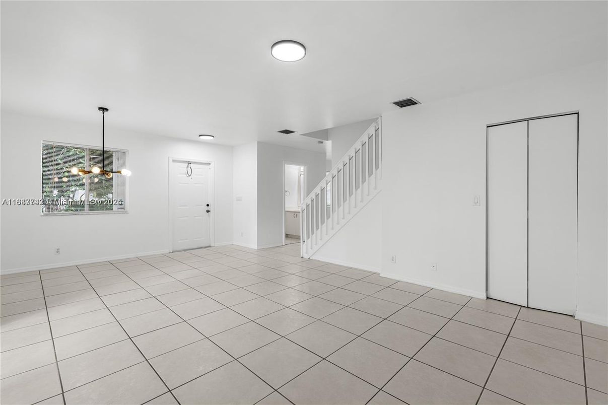 Empty room, Interior, Pendant Lights, Recessed Lighting