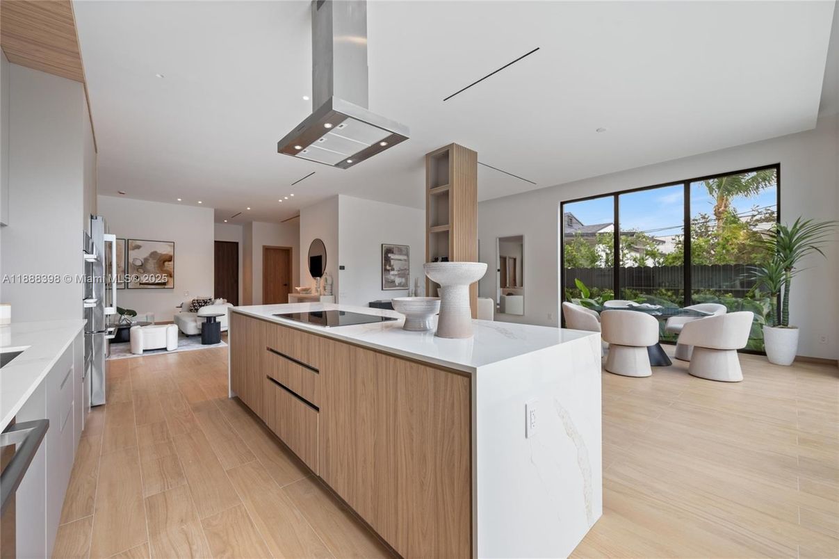 Dining room, Interior, Kitchen, Recessed Lighting, Wood Texture Flooring