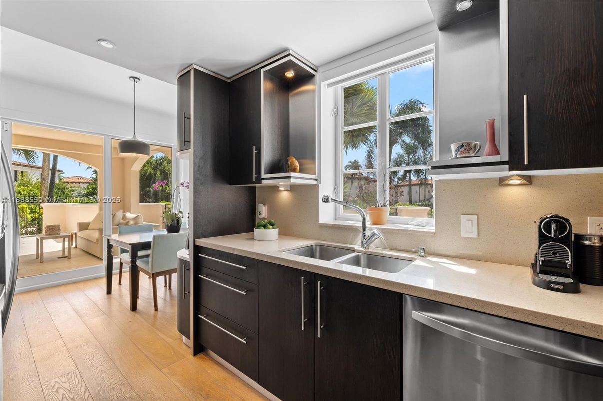 Dining room, Interior, Kitchen, Pendant Lights, Recessed Lighting, Wood Texture Flooring