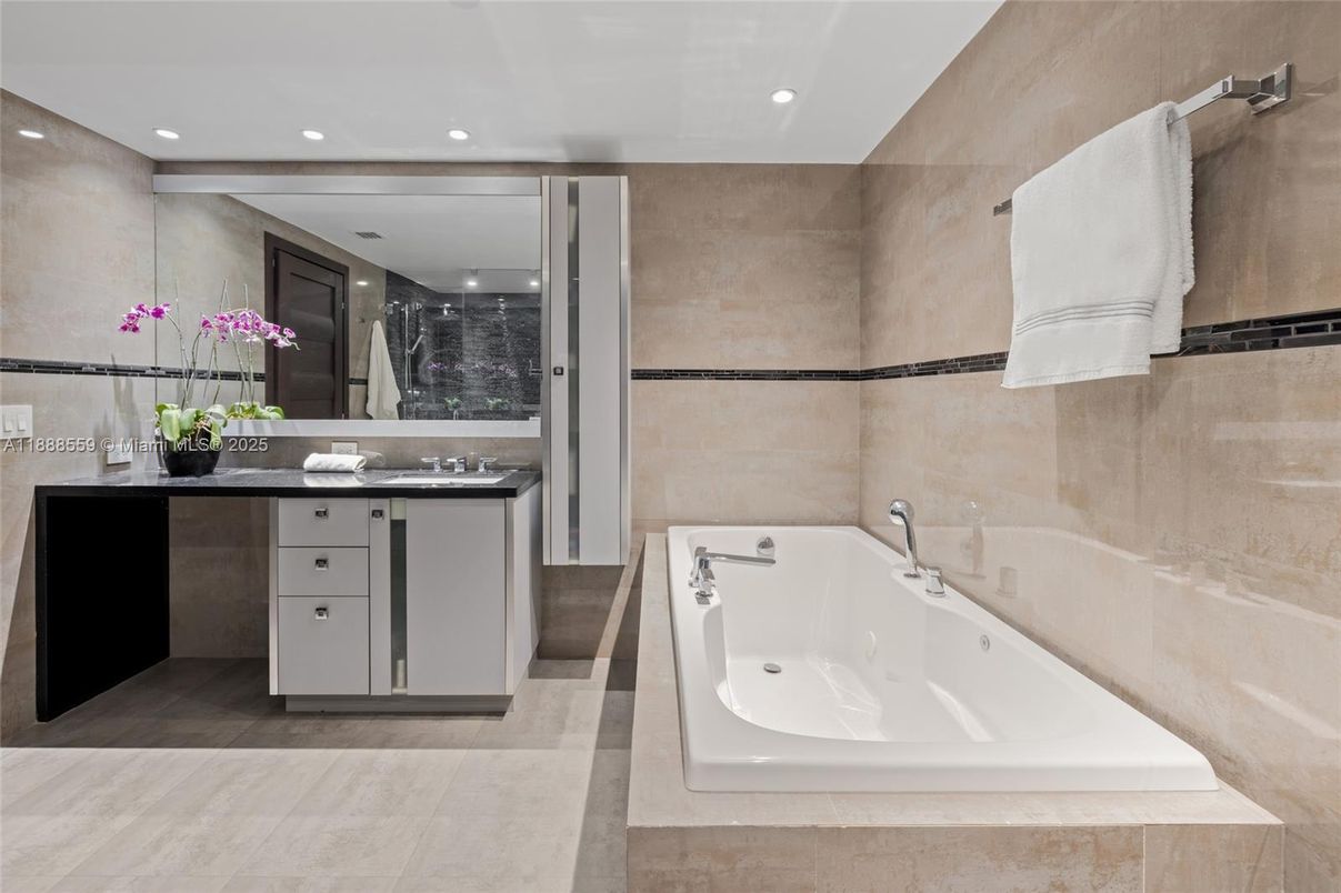 Bathroom, Interior, Recessed Lighting