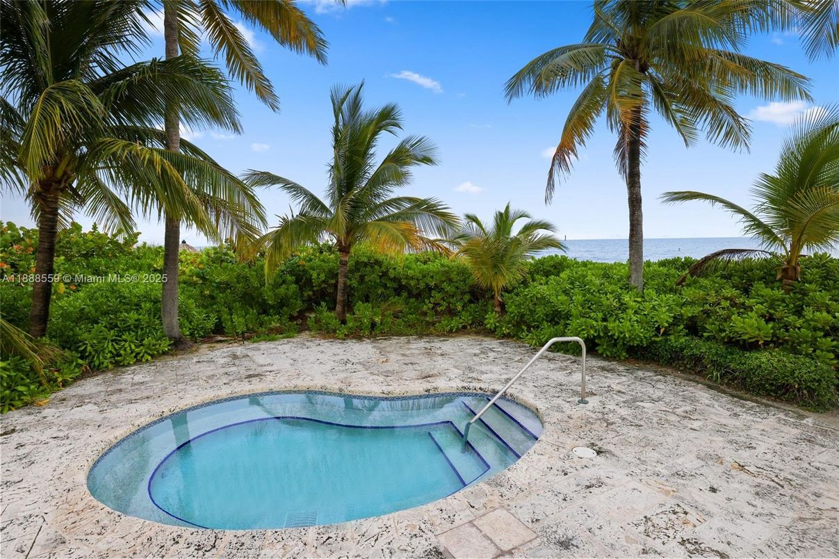 Exterior, Pool, Water