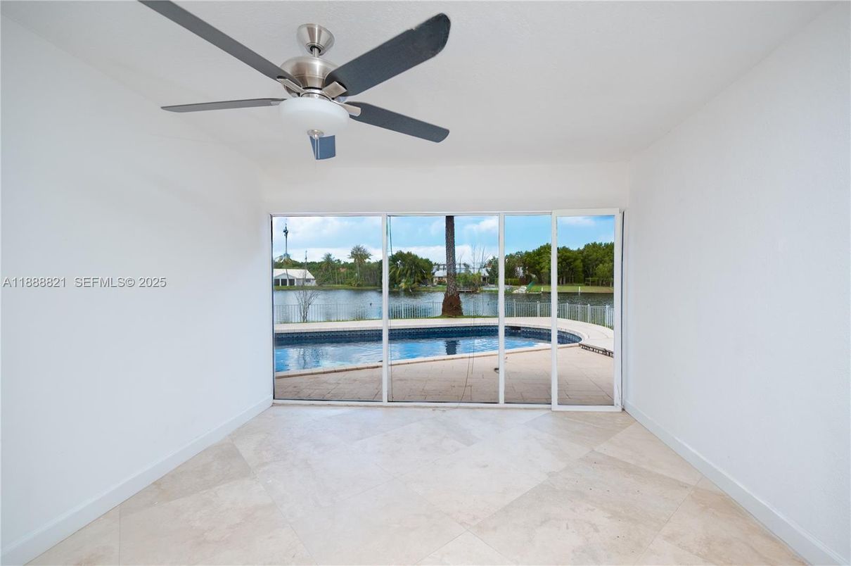 Empty room, Interior, Water
