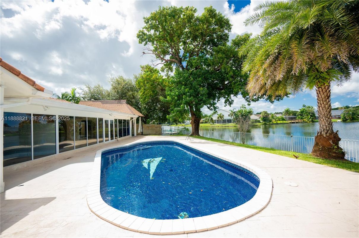 Exterior, Pool, Water