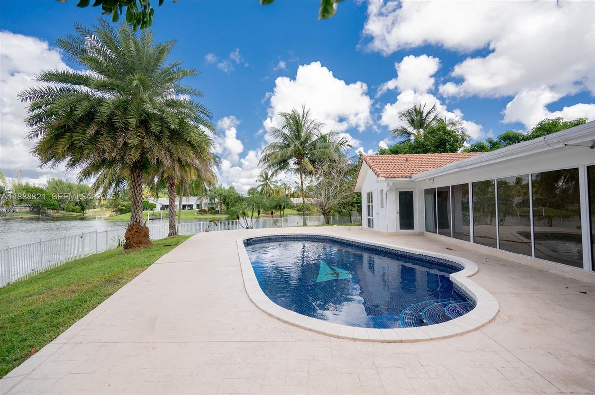 Exterior, Pool, Water