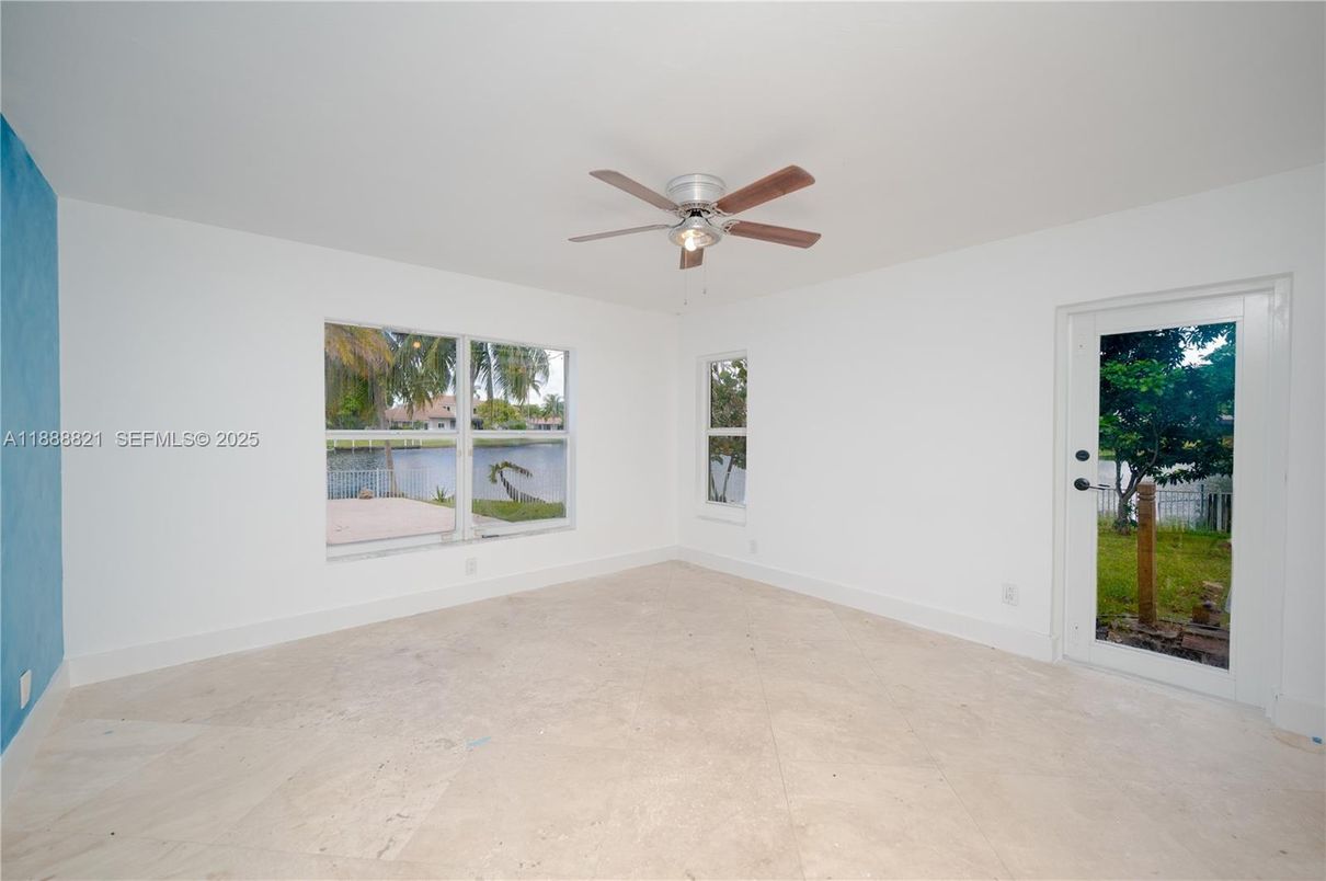 Empty room, Interior, Water