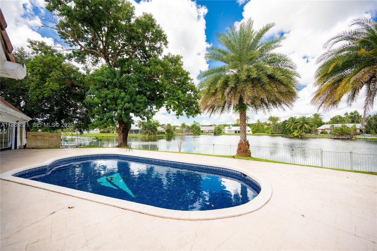 Exterior, Pool, Water