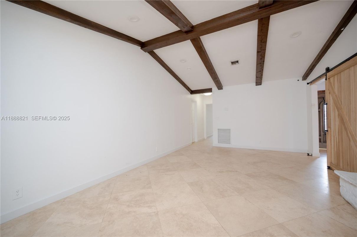 Empty room, Interior, Recessed Lighting, Wooden Beams
