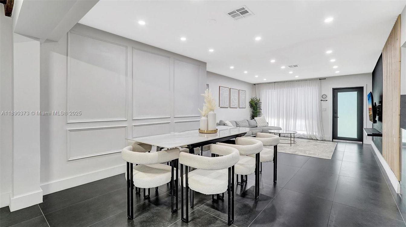 Dining room, Interior, Living room, Recessed Lighting