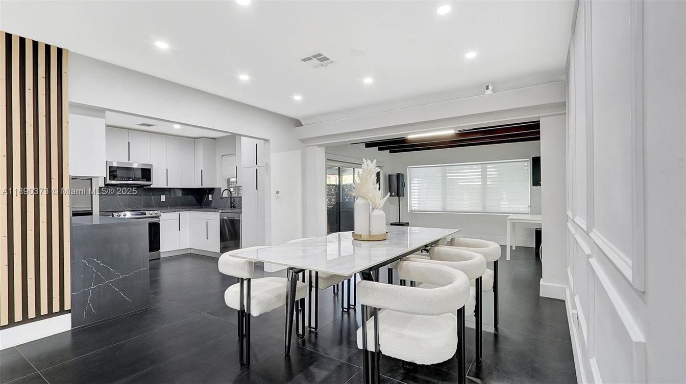 Dining room, Interior, Kitchen, Recessed Lighting, Stainless Steel Appliances