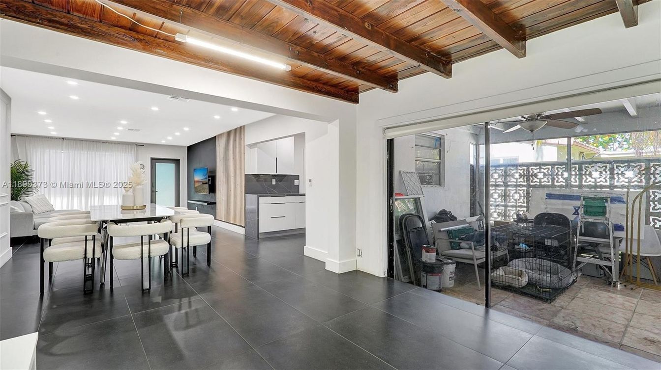 Dining room, Interior, Recessed Lighting, Wooden Beams, Wooden Ceilings
