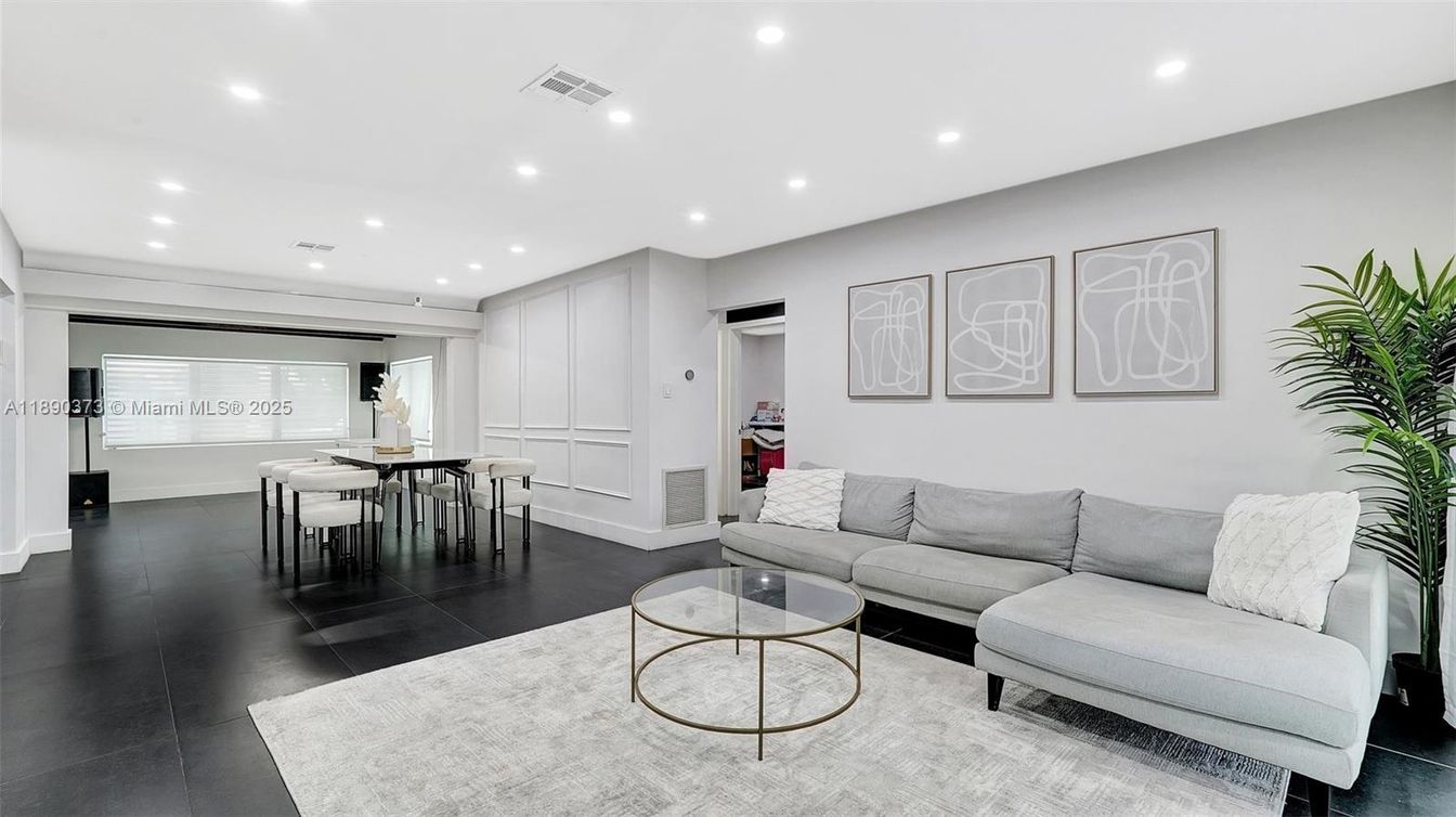 Dining room, Interior, Kitchen, Living room, Recessed Lighting