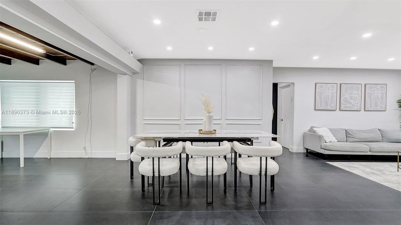 Dining room, Interior, Recessed Lighting