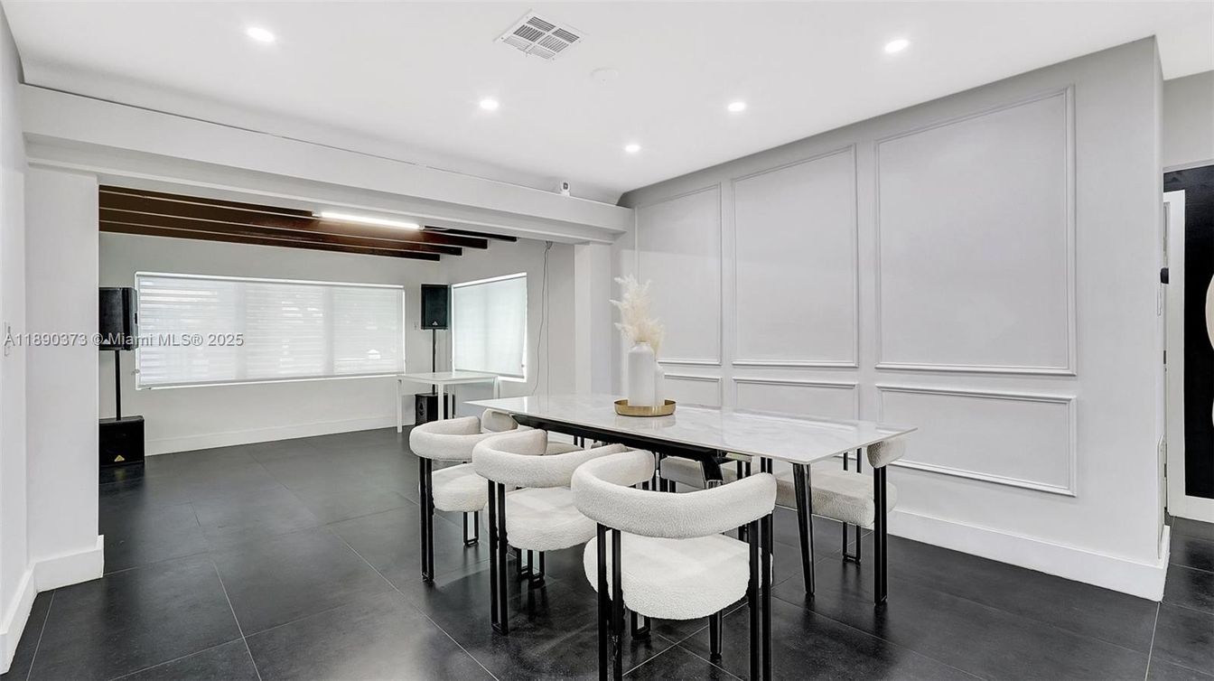 Dining room, Interior, Recessed Lighting