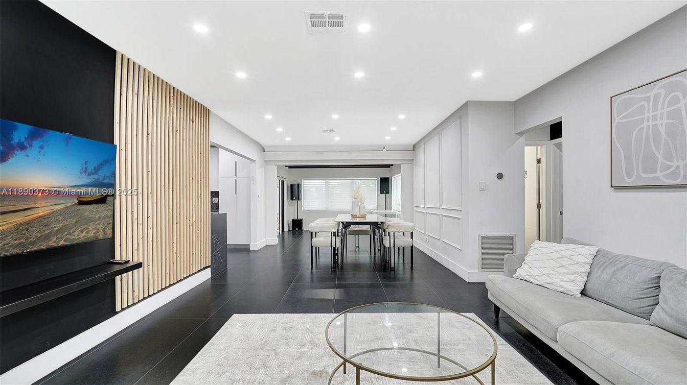 Dining room, Interior, Living room, Recessed Lighting