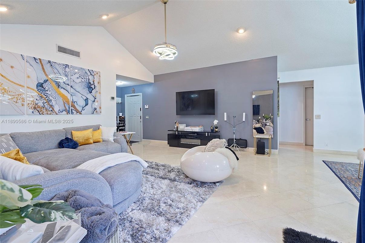 Interior, Living room, Pendant Lights, Recessed Lighting