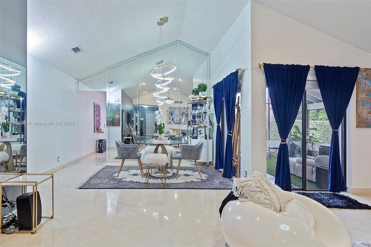 Dining room, Interior, Pendant Lights, Recessed Lighting