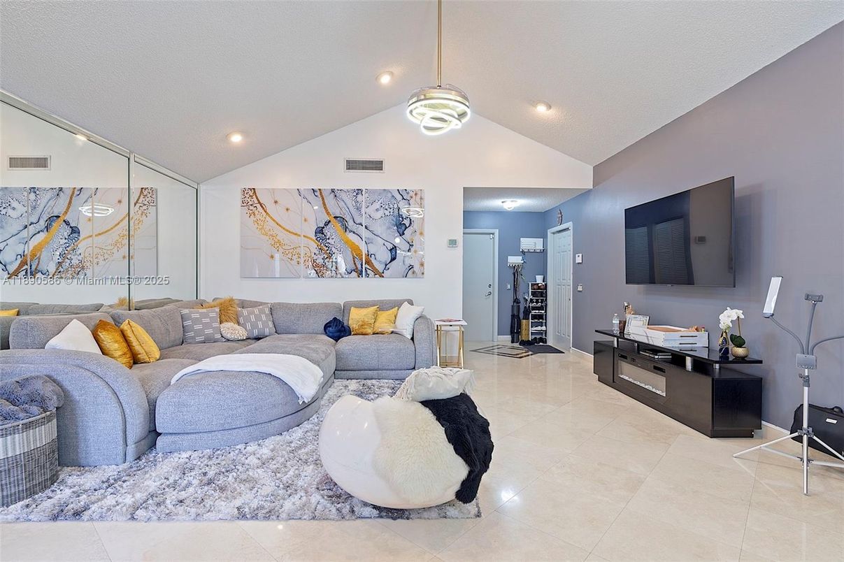 Interior, Living room, Pendant Lights, Recessed Lighting