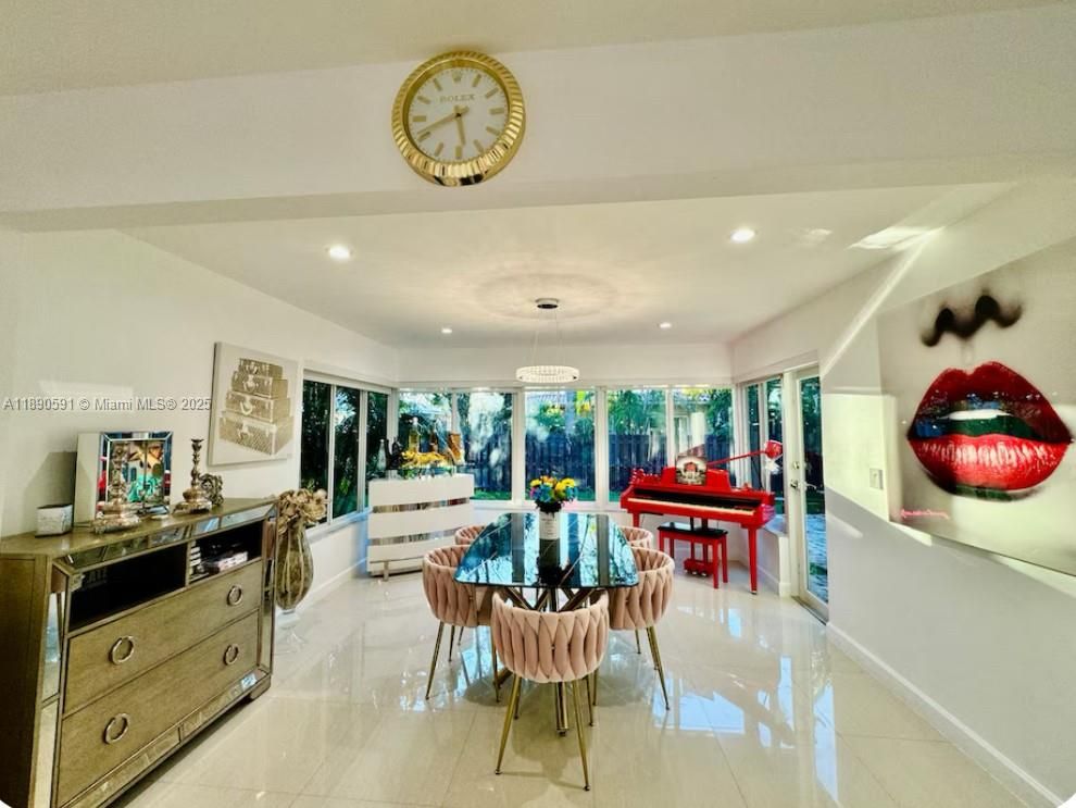 Dining room, Interior, Pendant Lights, Recessed Lighting