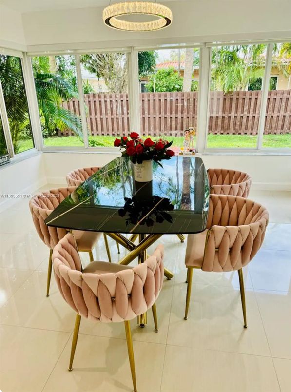 Dining room, Interior