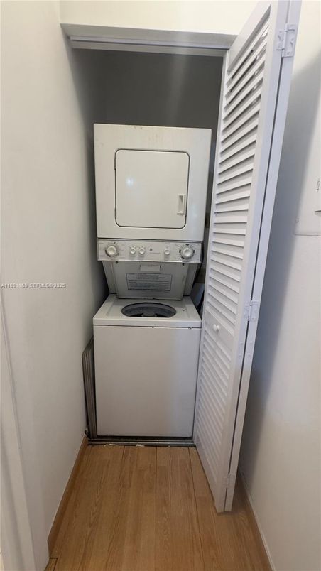 Interior, Utility Closets, Washer, Wood Texture Flooring