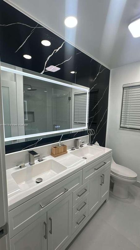 Bathroom, Dual Sink Vanities, Interior, Recessed Lighting