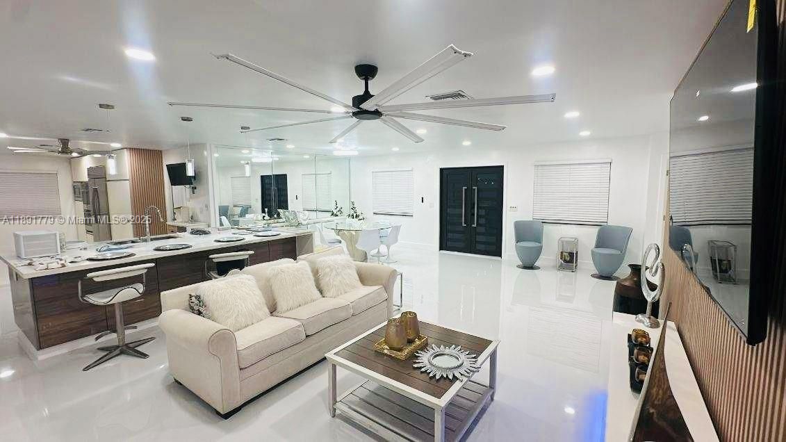 Bathroom, Interior, Living room, Recessed Lighting