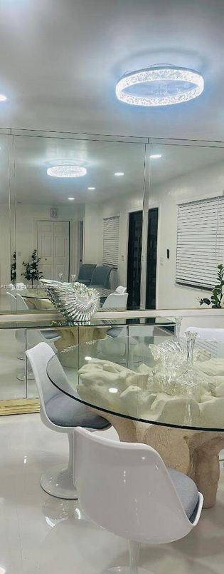 Dining room, Interior, Recessed Lighting