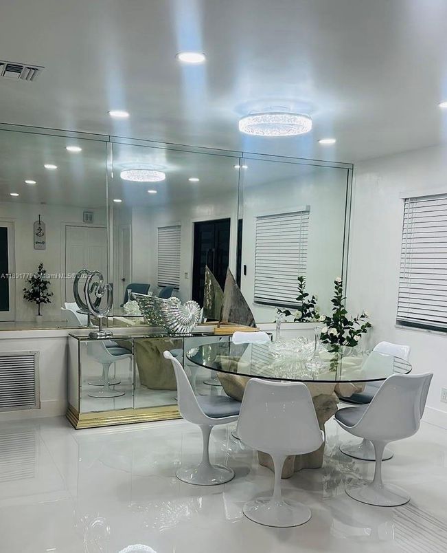 Dining room, Interior, Recessed Lighting