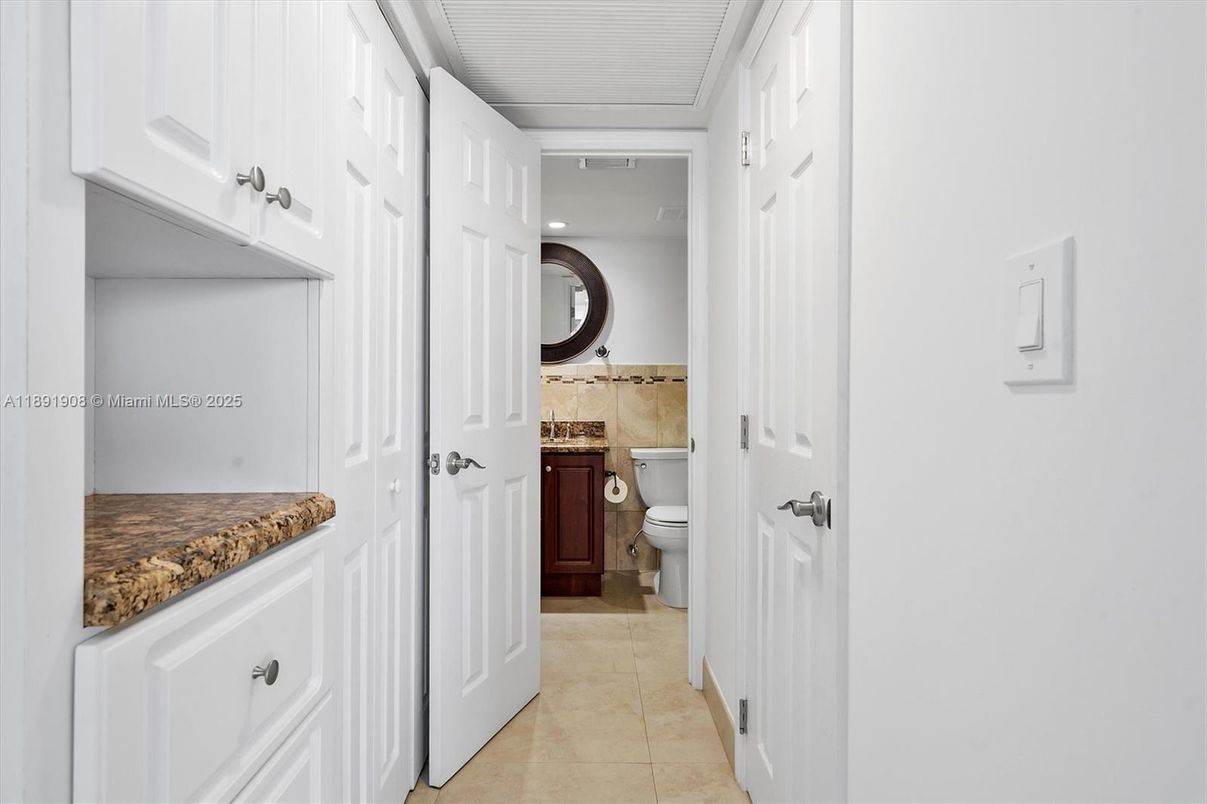Bathroom, Interior, Recessed Lighting