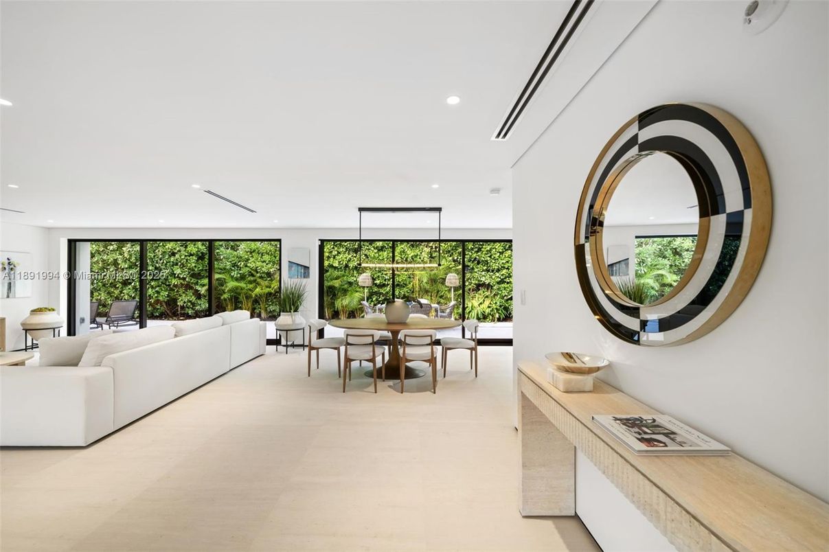 Dining room, Interior, Living room, Pendant Lights, Recessed Lighting