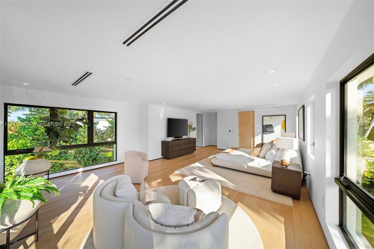 Bedroom, Interior, Living room, Recessed Lighting, Wood Texture Flooring