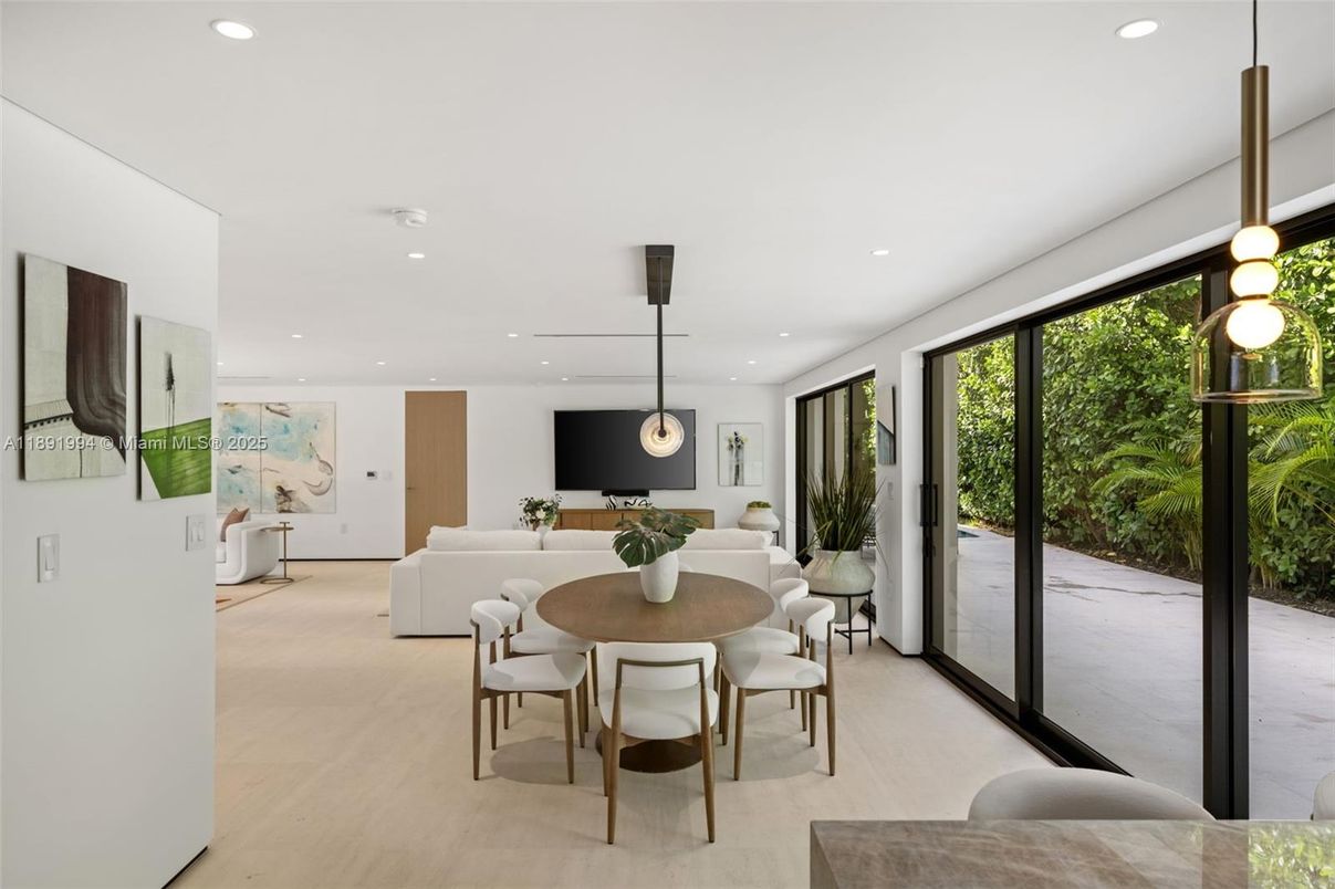Dining room, Interior, Living room, Pendant Lights, Recessed Lighting