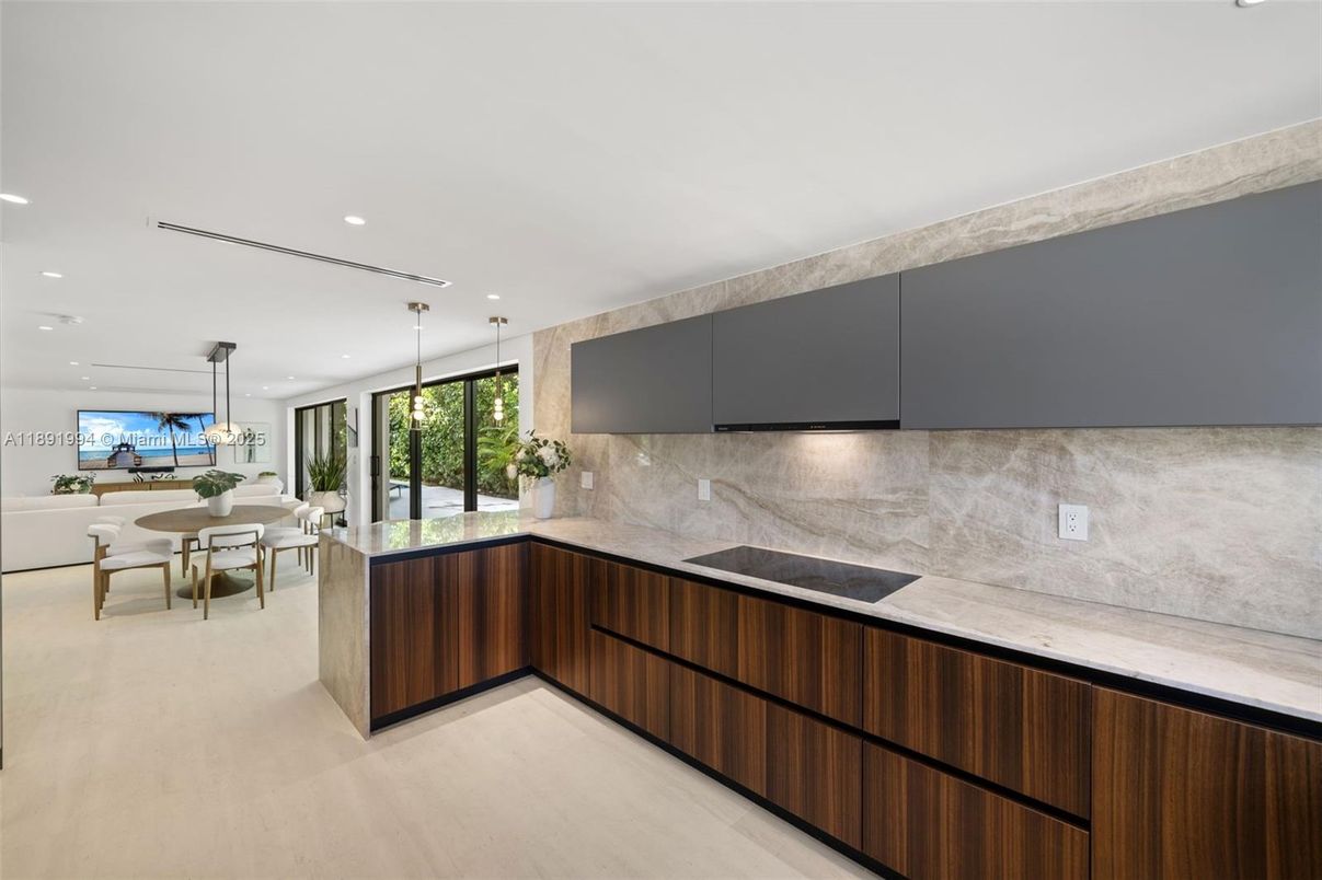 Dining room, Interior, Pendant Lights, Recessed Lighting