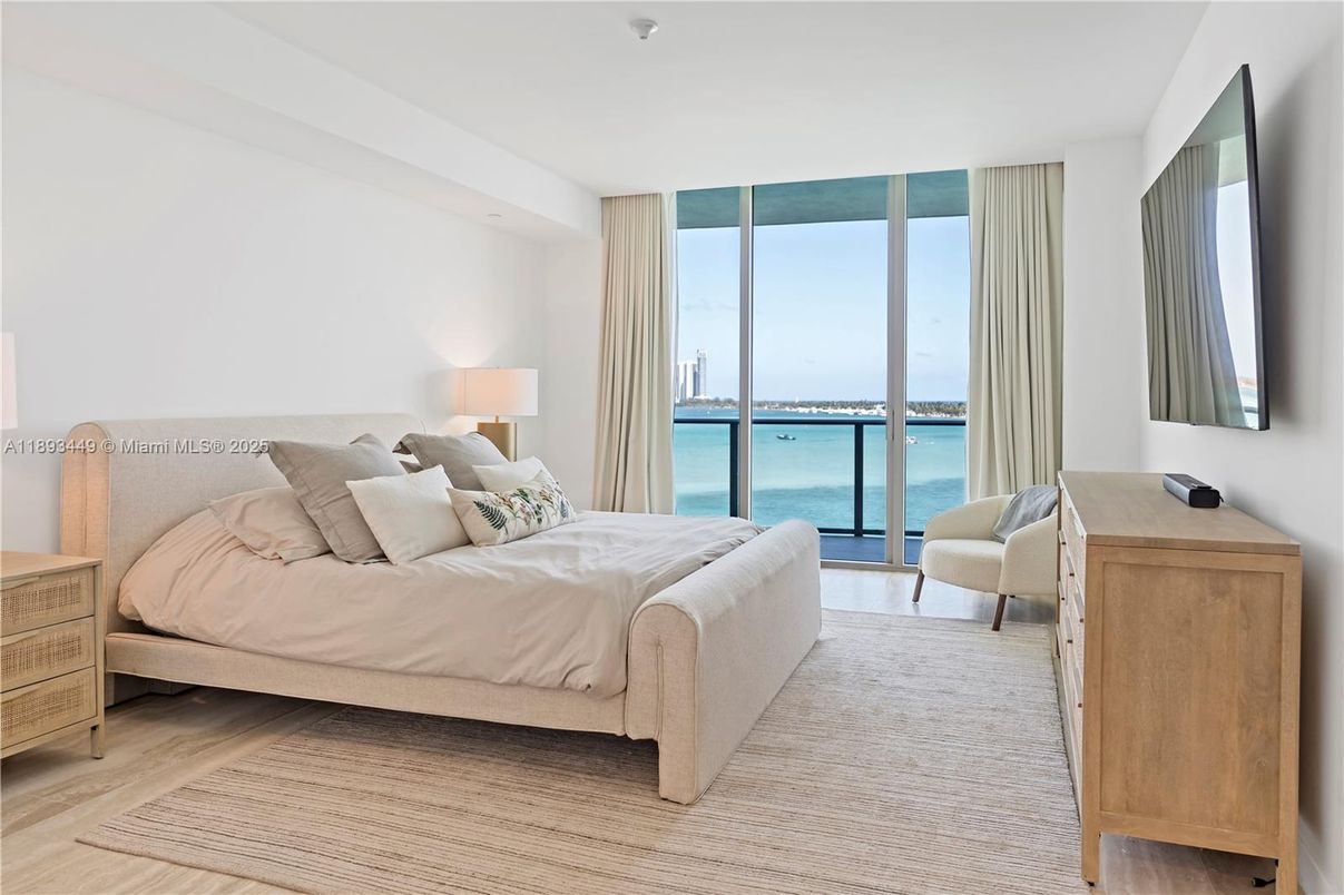 Bedroom, Interior, Water, Wood Texture Flooring