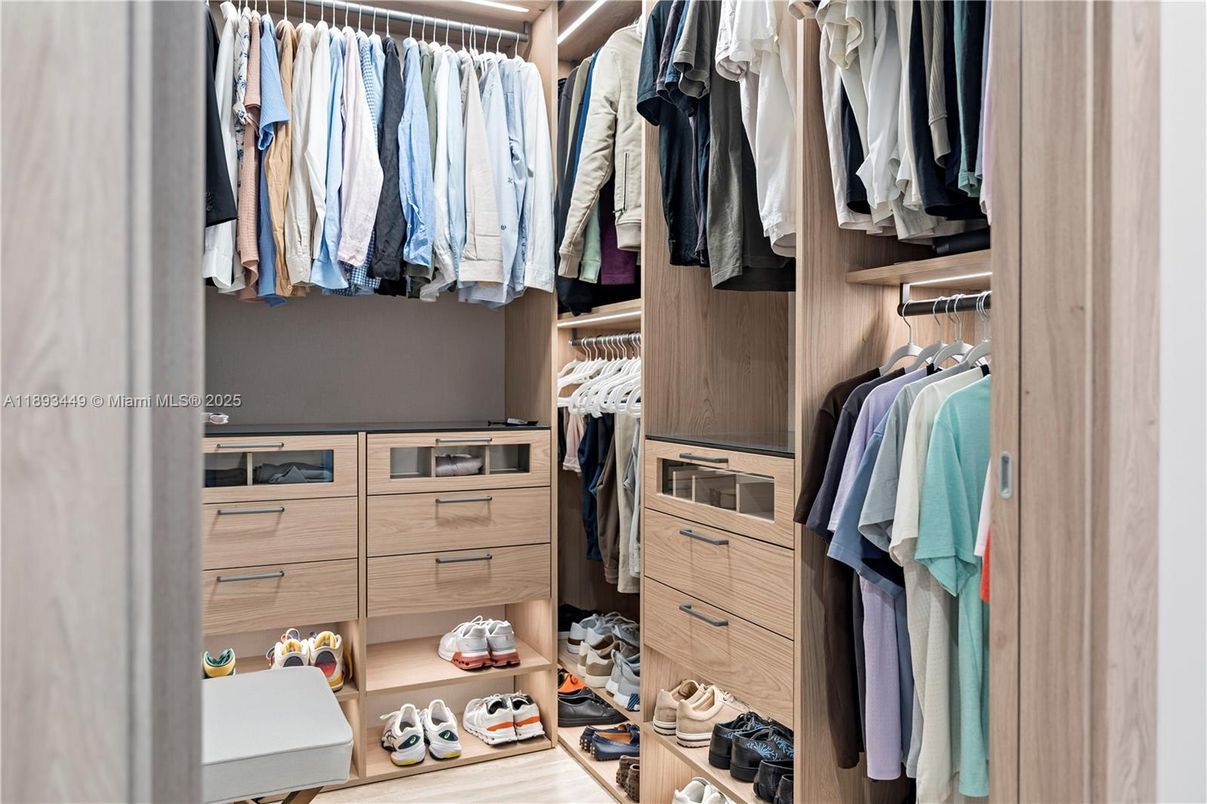 Interior, Walk-in Closets