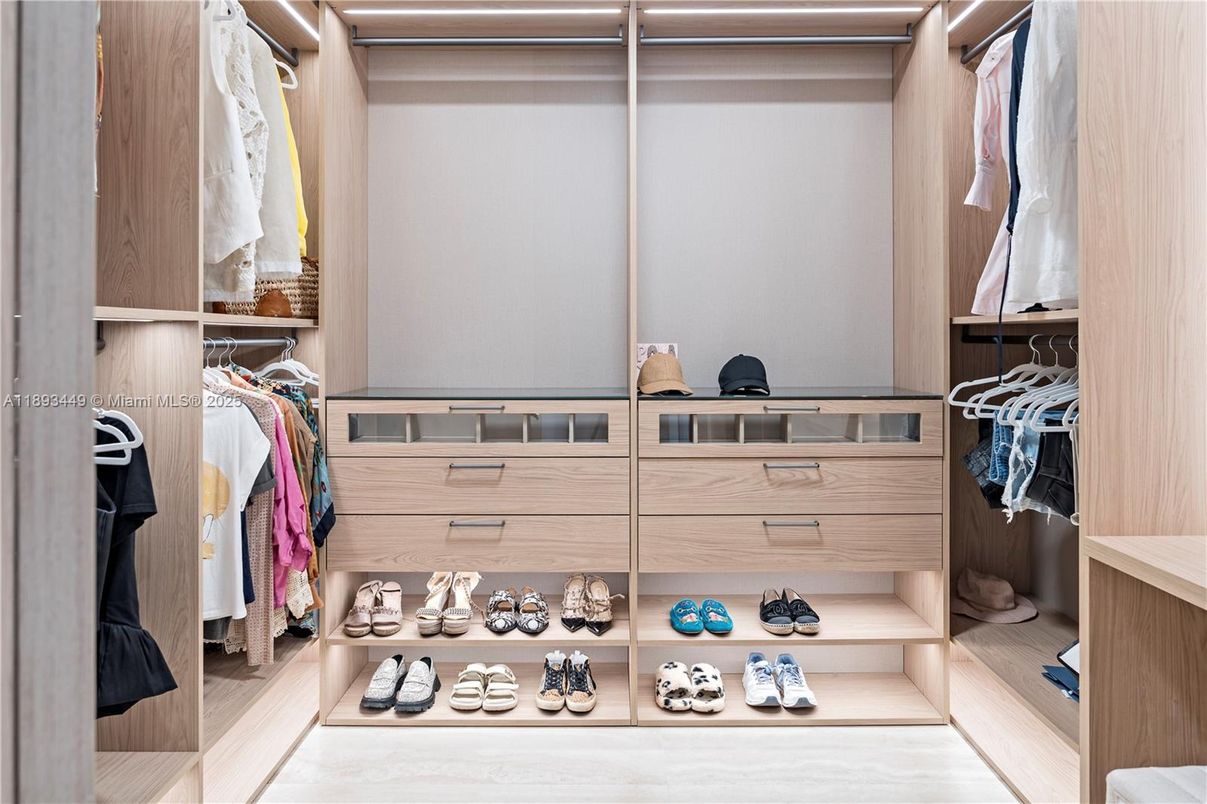 Interior, Walk-in Closets