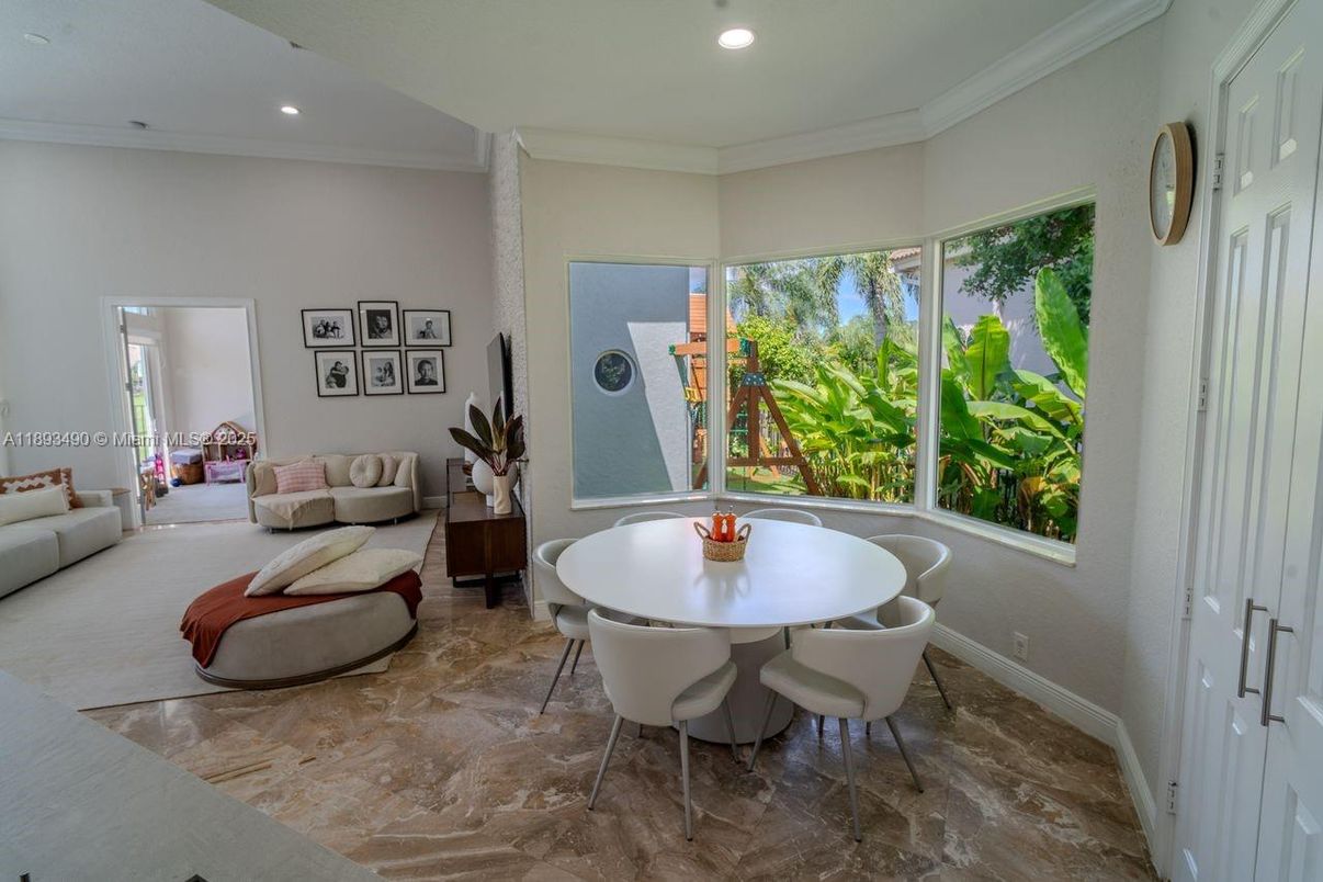 Dining room, Interior, Living room, Recessed Lighting