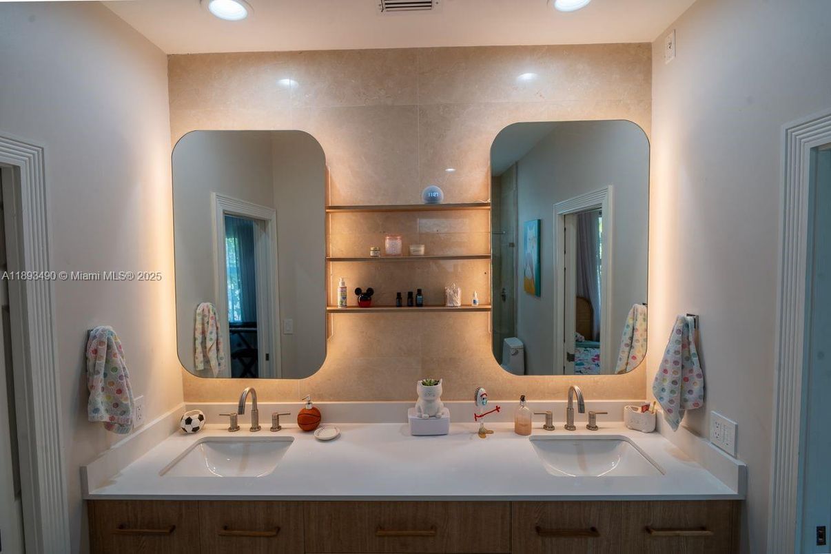 Bathroom, Dual Sink Vanities, Interior, Recessed Lighting