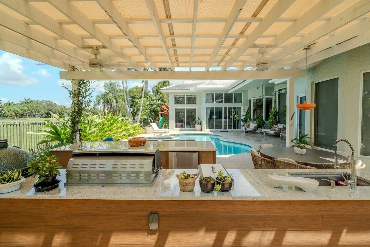 Exterior, Outdoor Kitchen, Pool