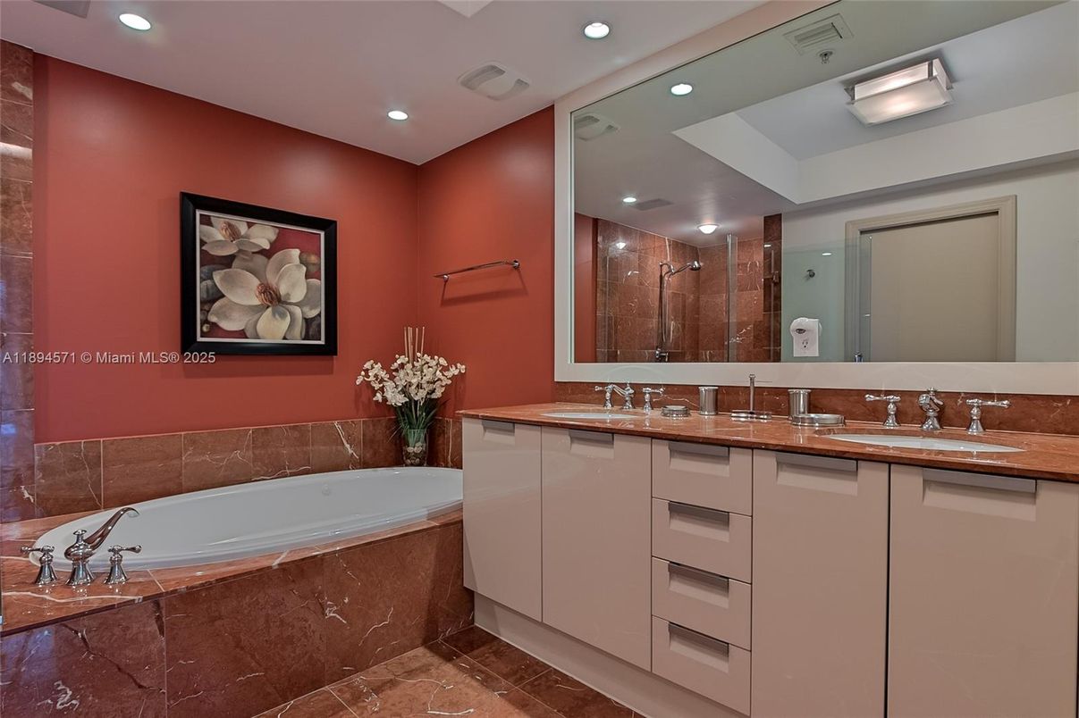Bathroom, Dual Sink Vanities, Interior, Recessed Lighting