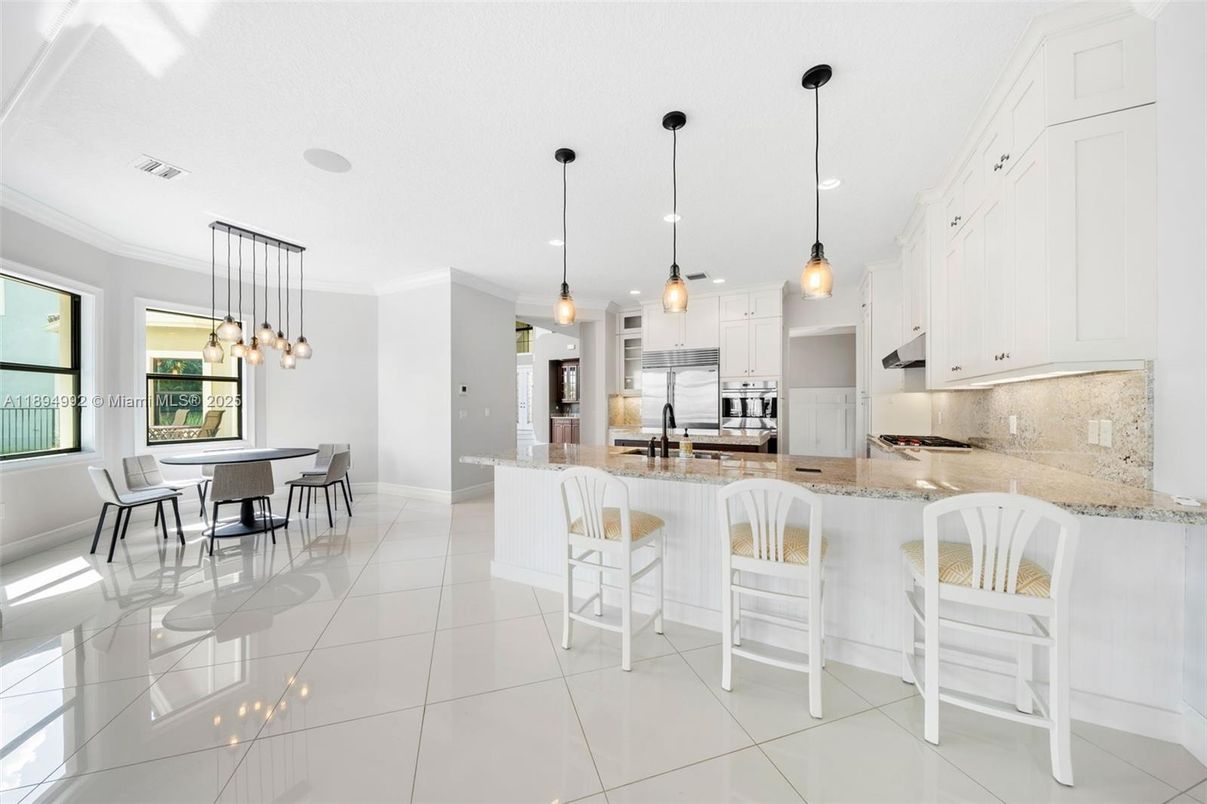 Dining room, Interior, Kitchen, Pendant Lights, Recessed Lighting, Stainless Steel Appliances