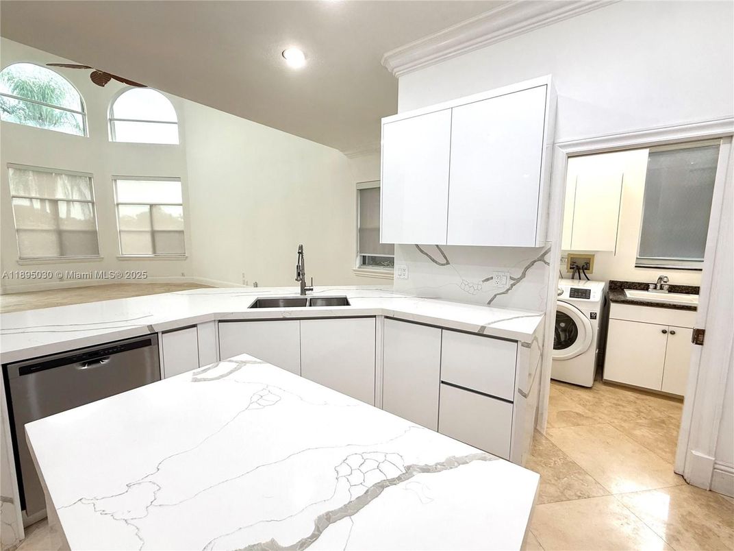Interior, Kitchen, Recessed Lighting, Washer