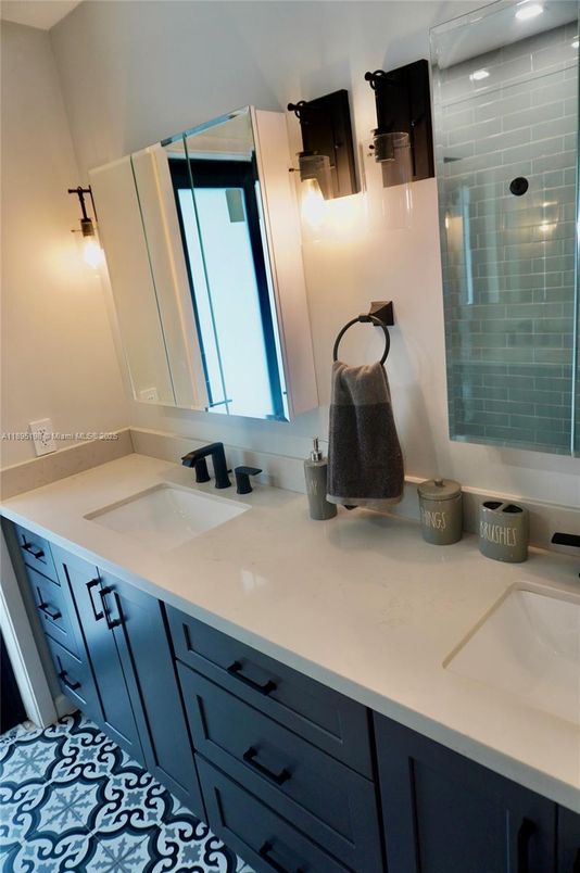 Bathroom, Dual Sink Vanities, Interior