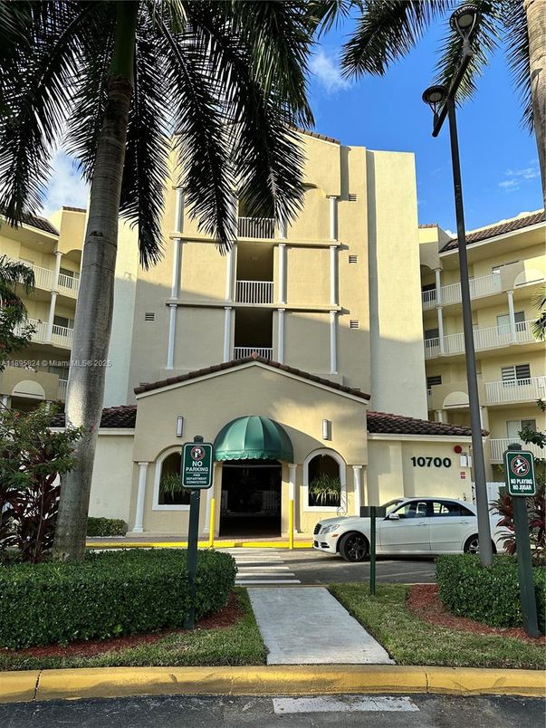 Exterior, Facade, Condo Building