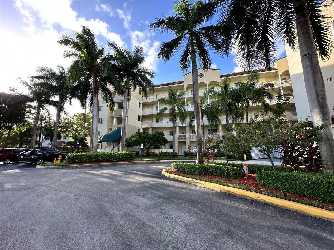 Exterior, Facade, Condo Building