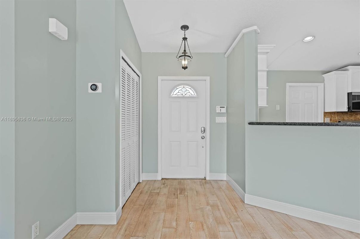 Interior, Pendant Lights, Recessed Lighting, Wood Texture Flooring