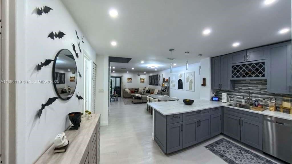 Interior, Kitchen, Living room, Pendant Lights, Recessed Lighting, Stainless Steel Appliances