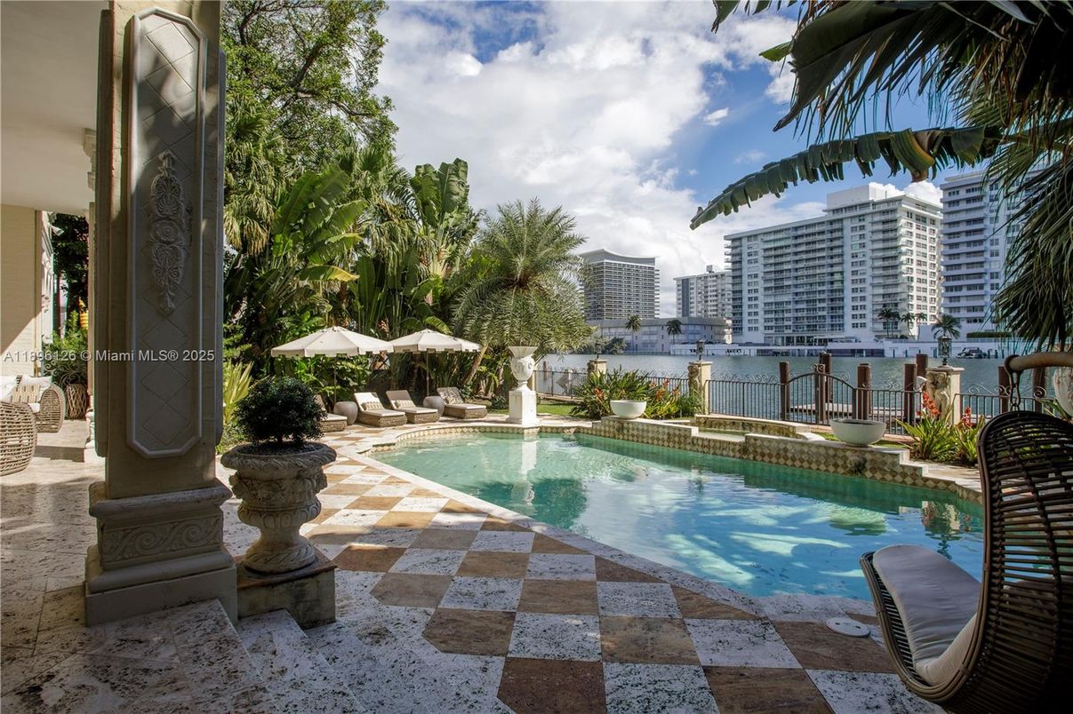 Exterior, Pool, Water