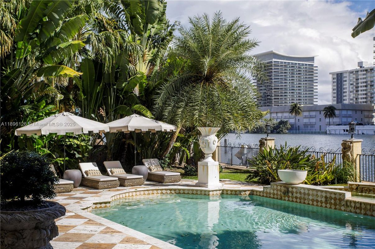 Exterior, Pool, Water